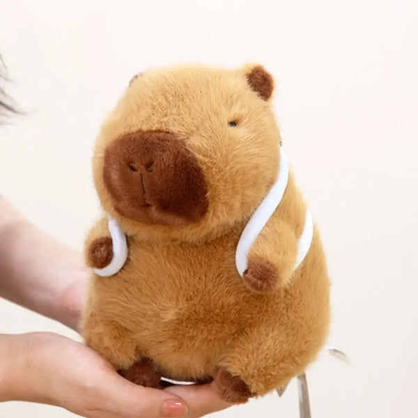 Com mochila capivara brinquedo de pelúcia simulação verão capibara anime brinquedo fofo macio dos desenhos animados capivara boneca de pelúcia decoração para casa